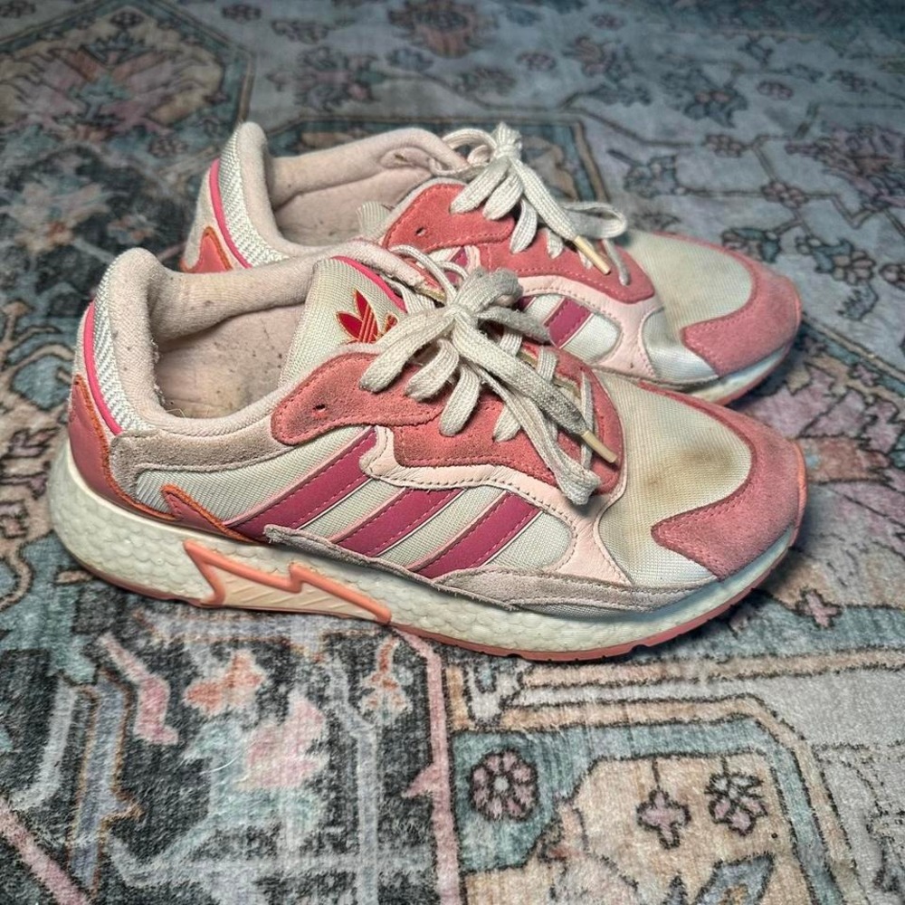 Adidas Sneakers Size: Women's 8.5‎